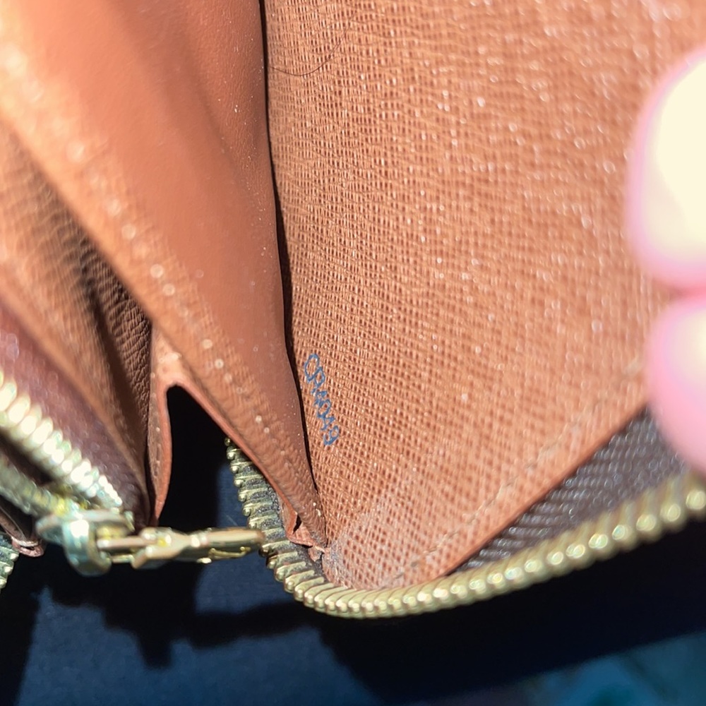 Louis Vuitton wallet - Picture 10 of 12